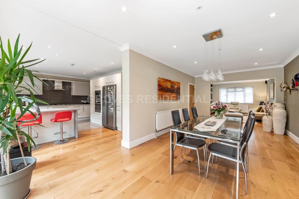 House in London, Royal Borough of Kingston upon Thames - More