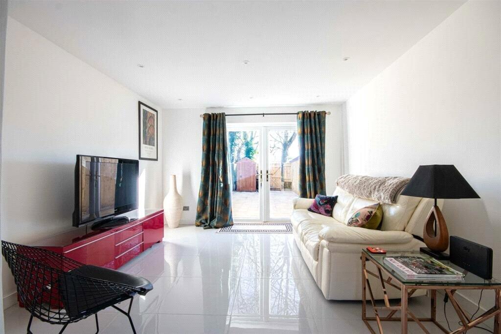 Spartina Drive, Lymington, Hampshire, SO41 photo 3