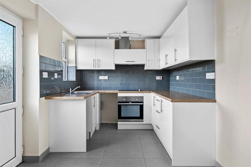 House in Dudley - View 4