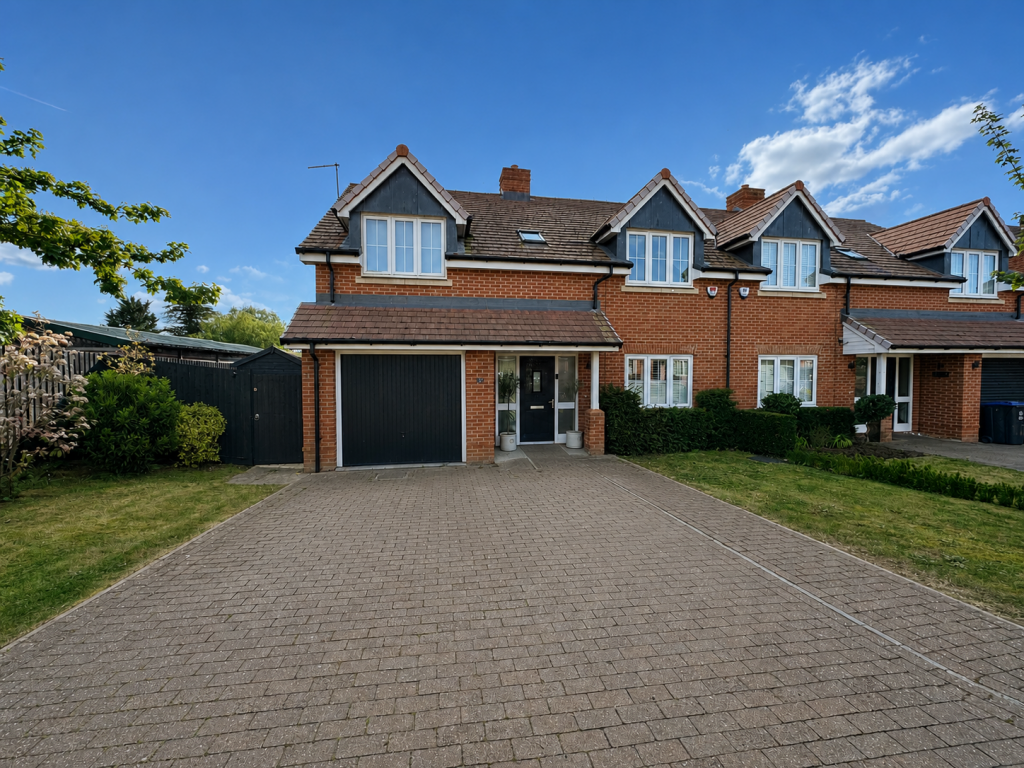 Main image of property: The Stables, Pottersheath, AL6