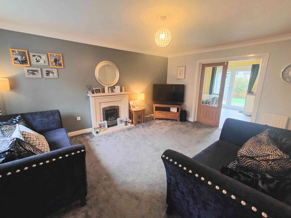House in Huddersfield - View 4