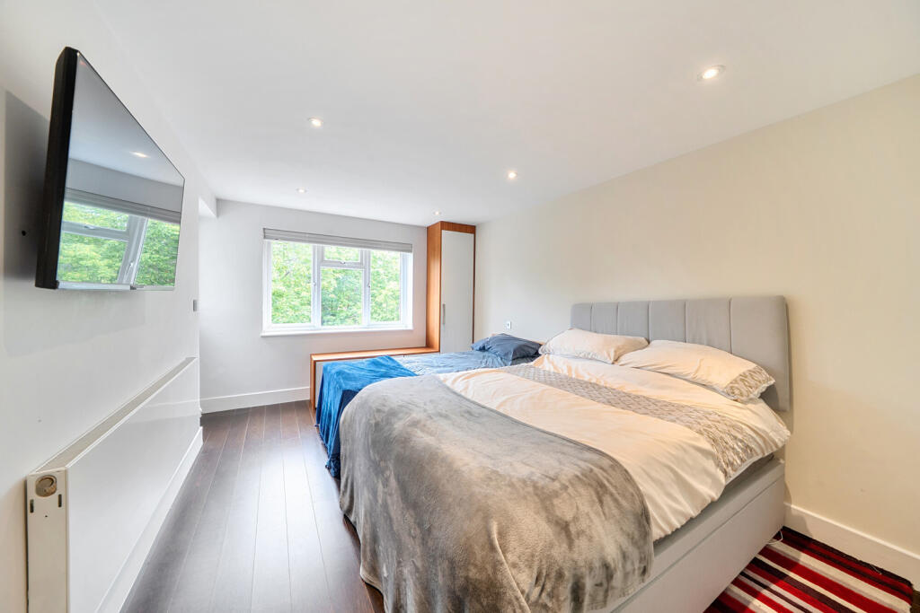 Apartment in Harrow - More