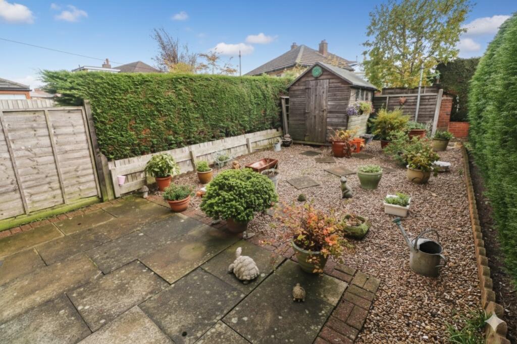 April Court, Liversedge, West Yorkshire, WF15 photo 4