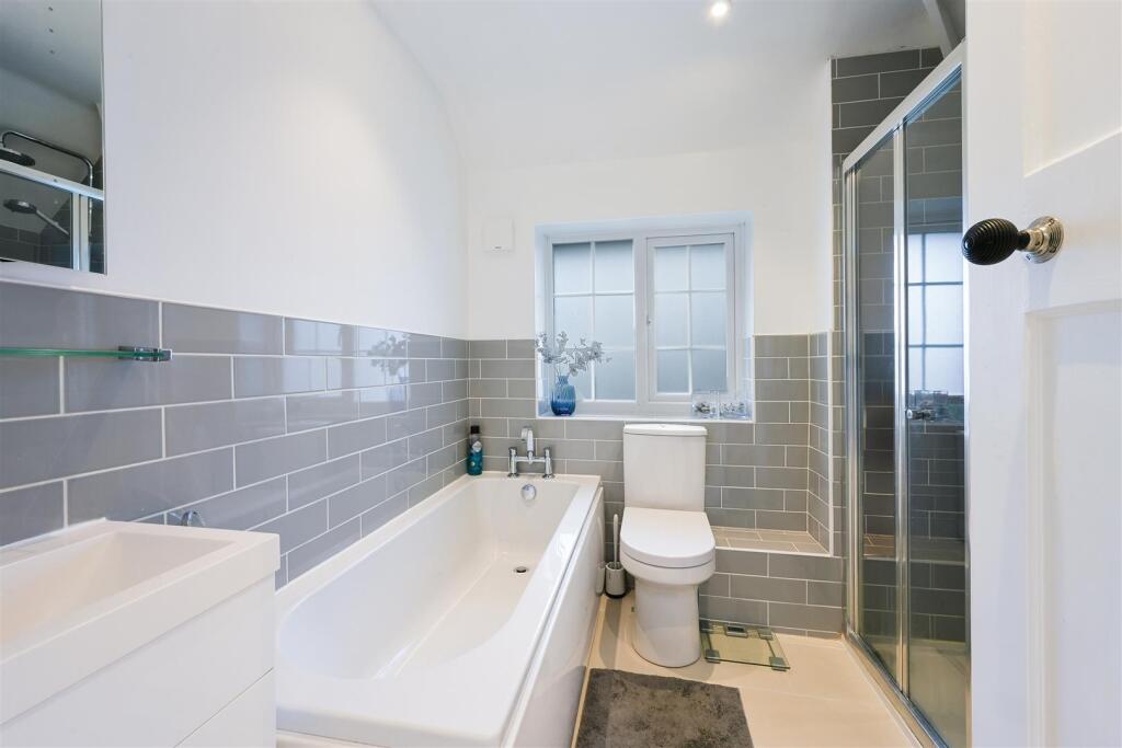 House in Reigate and Banstead, Surrey - View 3