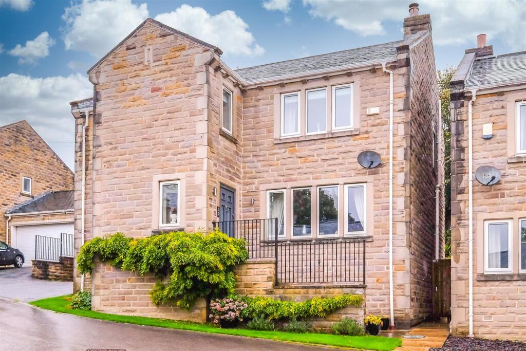 5-bed detached on Wellcroft Gardens, Hipperholme, Halifax, £595,000