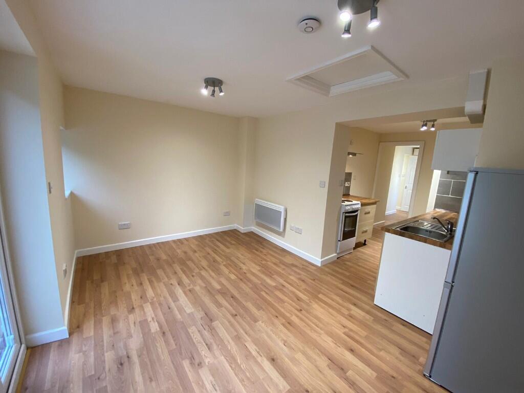 Holbrook Road, Rugby, Warwickshire, CV23 photo 5