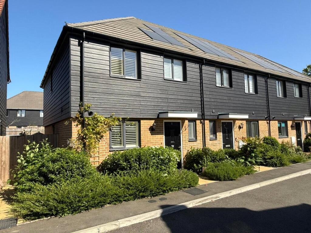 Main image of property: Clater Grove, Warfield, Bracknell, Berkshire, RG42