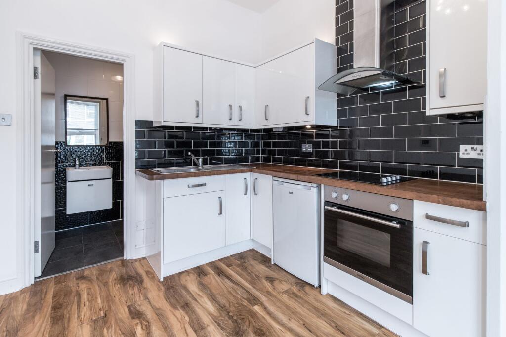 Main image of property: Flat 7 Saltram Crescent 109 Saltram Crescent