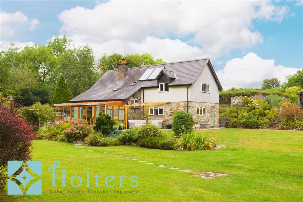 House in Llandrindod Wells - More