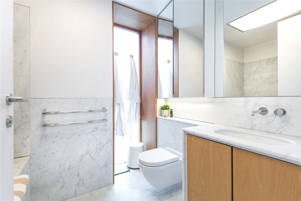 Apartment in London, Paddington - View 3