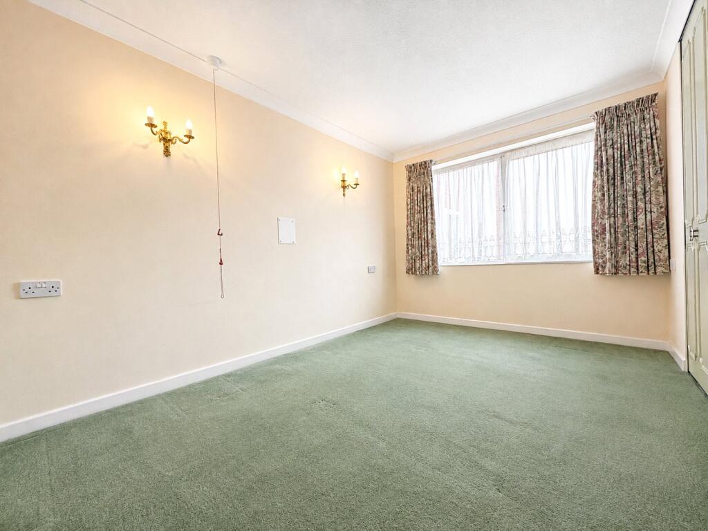 Hulbert Road, Waterlooville, Hampshire, PO7 photo 4
