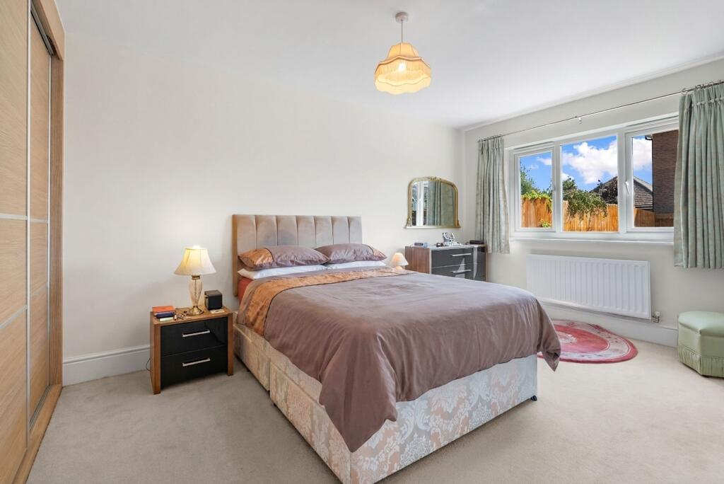 House in Worcester - View 5