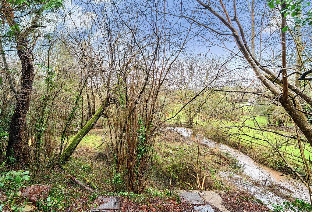 Down Road, Winterbourne Down, Bristol, BS36 photo 4