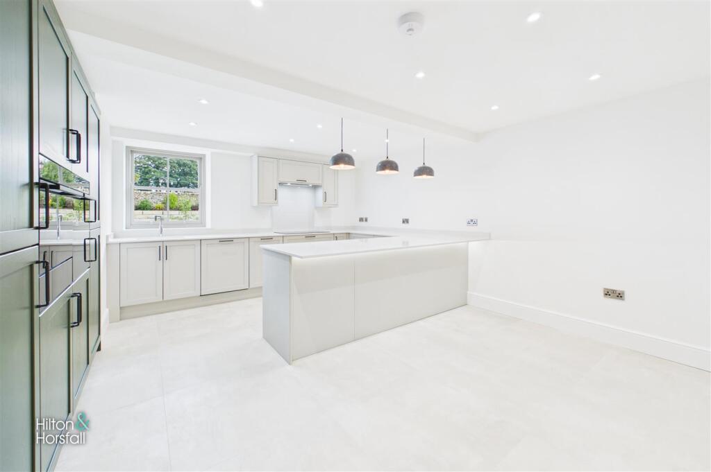 House in Pendle, Barrowford - More