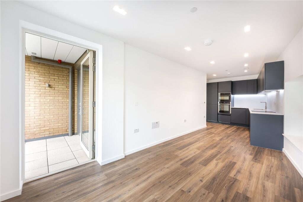 Apartment in London, Wornington Green, North Kensington - More