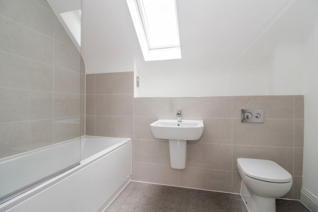 352 Amersham Road, Hazlemere, HP15 - View 4