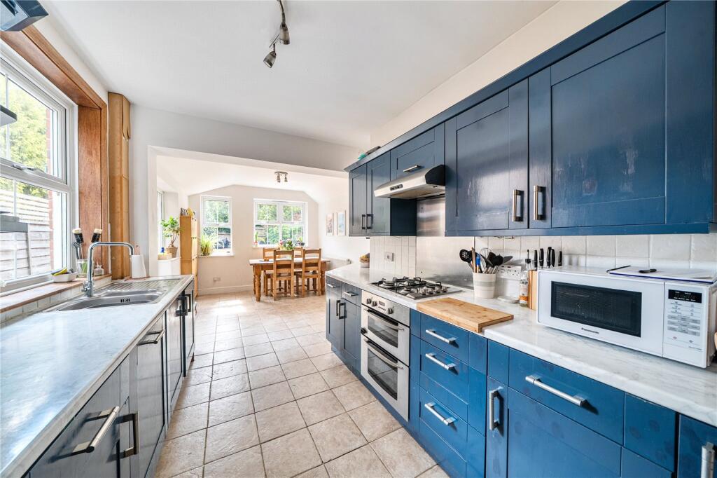 Newlands Avenue, Southampton, Hampshire, SO15 photo 4