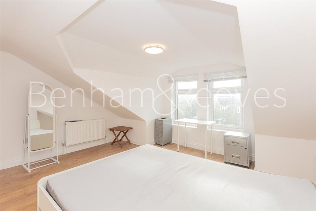 Apartment in London - View 5