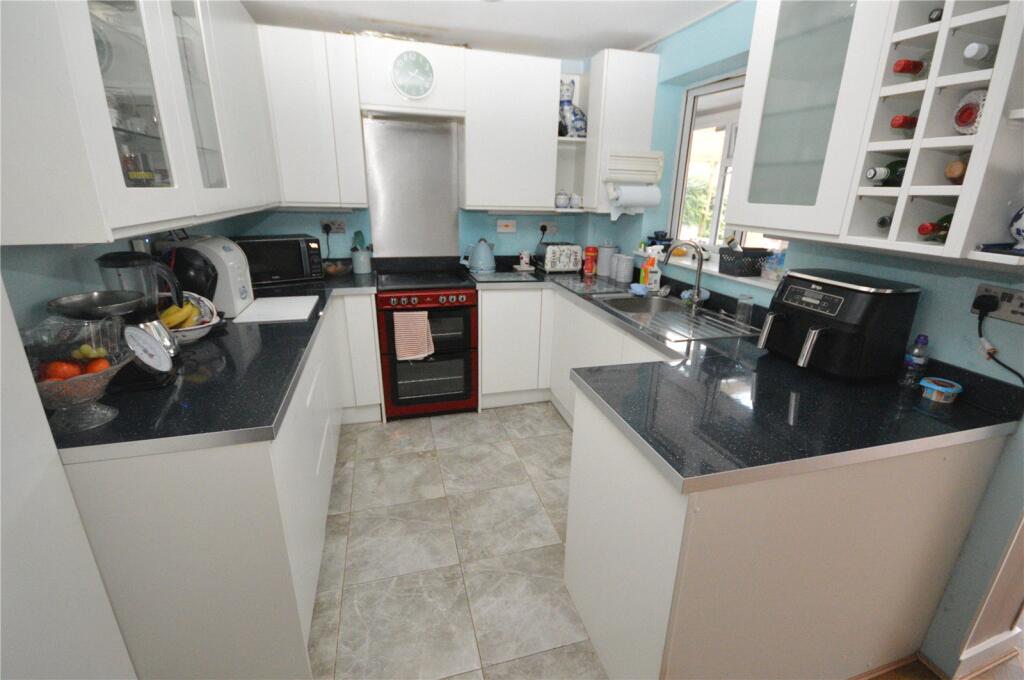 Leyhill Drive, Luton, Bedfordshire, LU1 photo 3