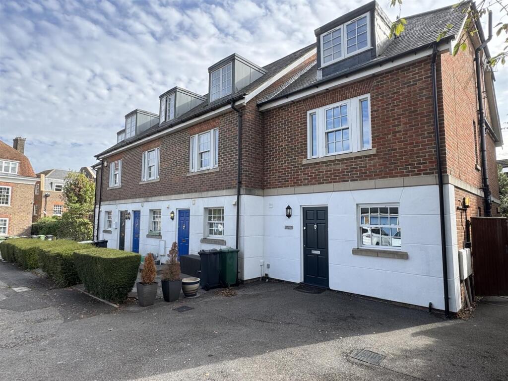 Main image of property: MERSTHAM RH1