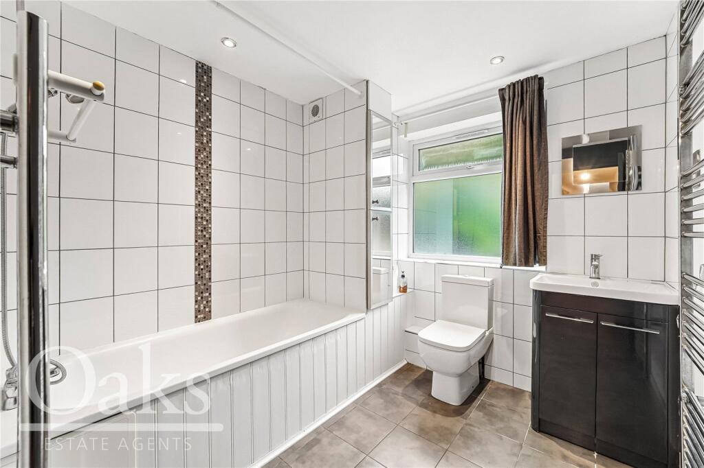 Apartment in Croydon - More