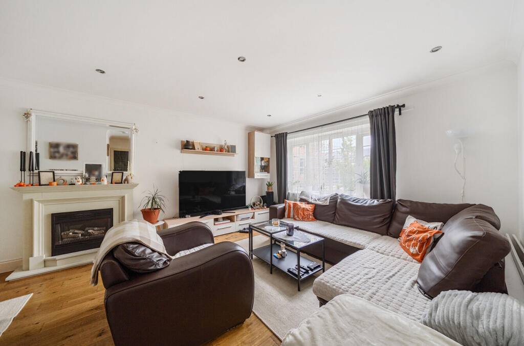 Main image of property: Ashdene Gardens, Reading, Berkshire