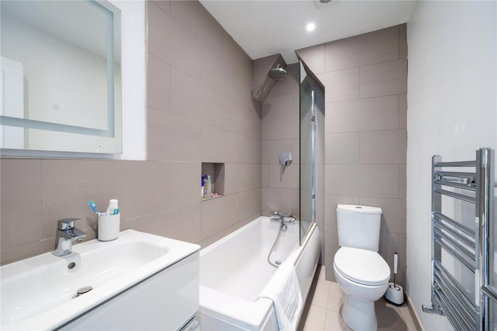 Apartment in London - More