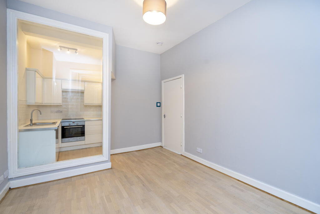 Apartment in Edinburgh, Powderhall, New Town/Broughton - View 3