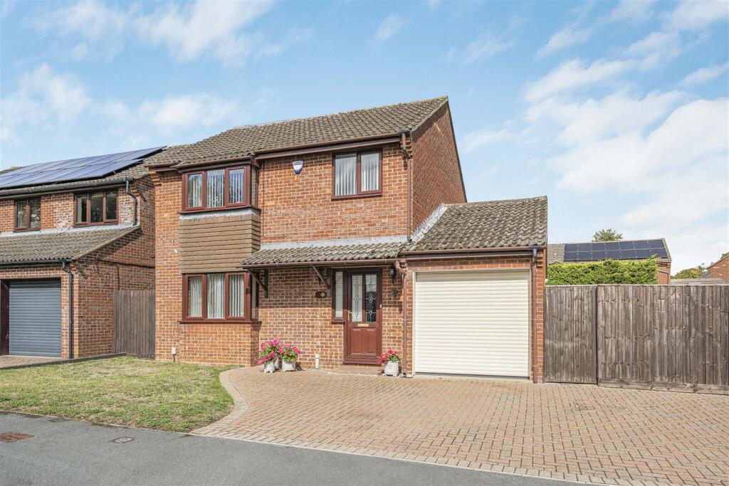 Main image of property: Trent Crescent, Bicester