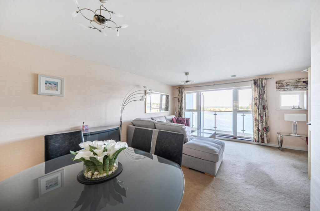 Apartment in Poole, Sterte - View 4
