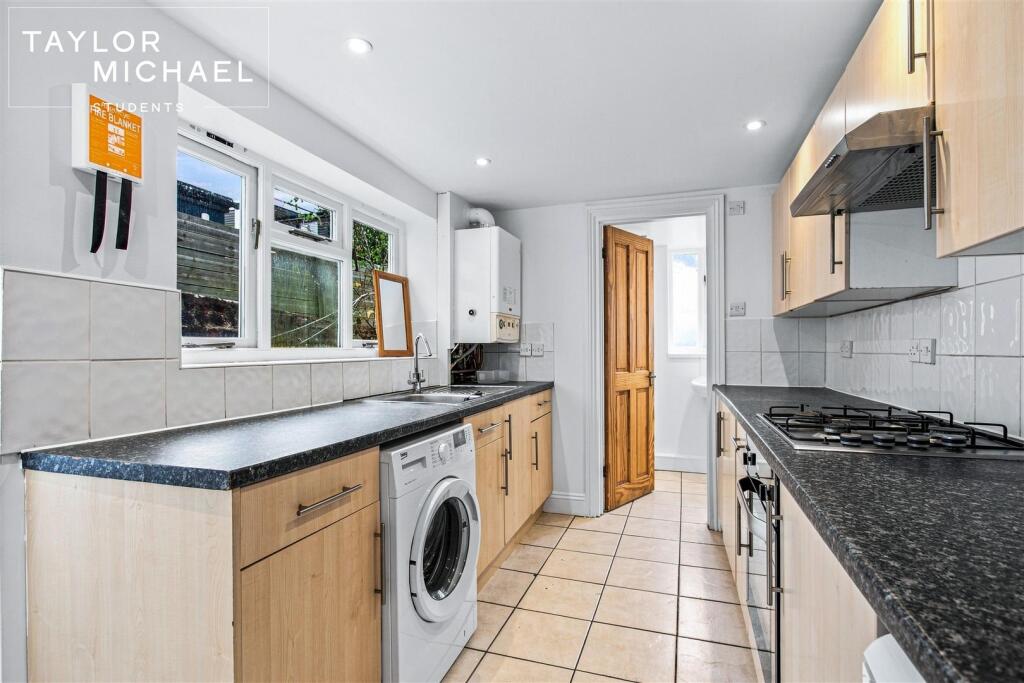 4 bedroom terraced house for rent