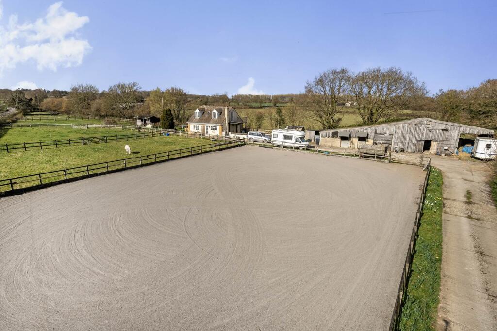 Main image of property: Heddington - Equestrian 1.4 Acres