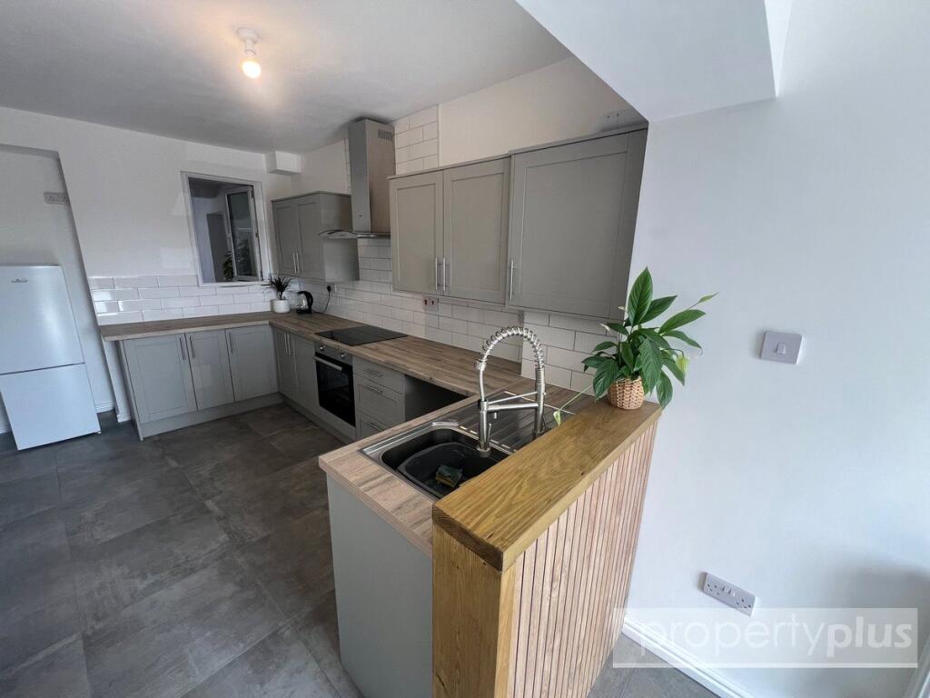 Brocks Terrace, Porth, Rhondda Cynon Taff, CF39 - View 3