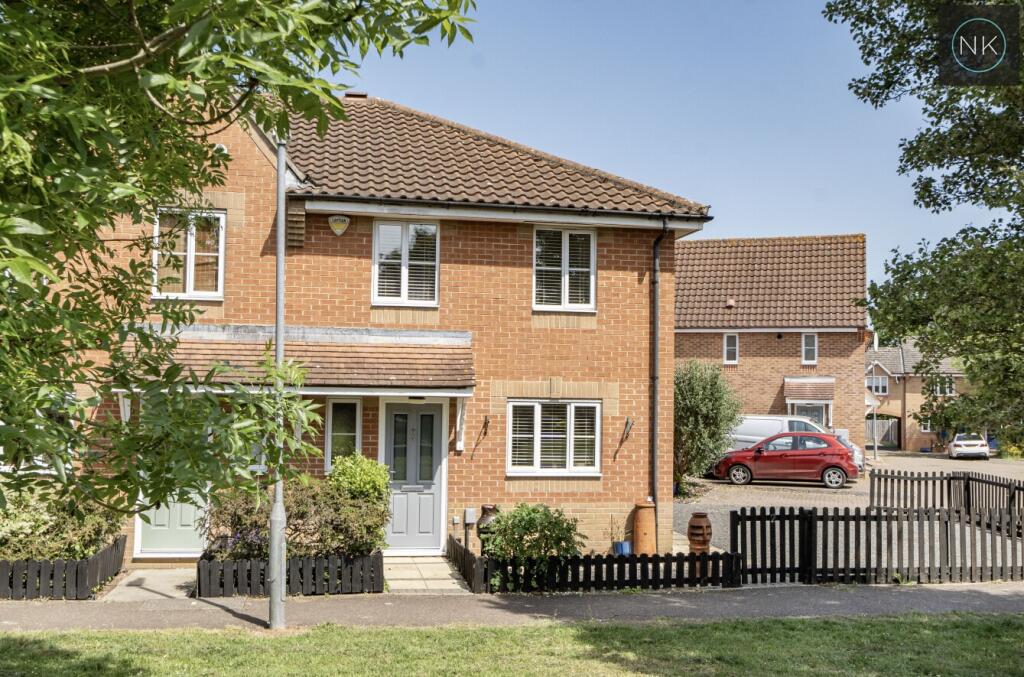 Main image of property: Sycamore Close, Loughton, Essex, IG10 2PG
