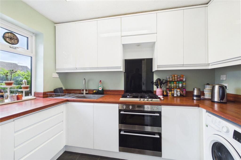 Evergreen Drive, Calcot, Reading, Berkshire, RG31 photo 3
