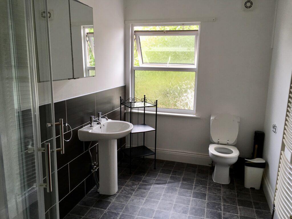5 bedroom semi-detached house for rent