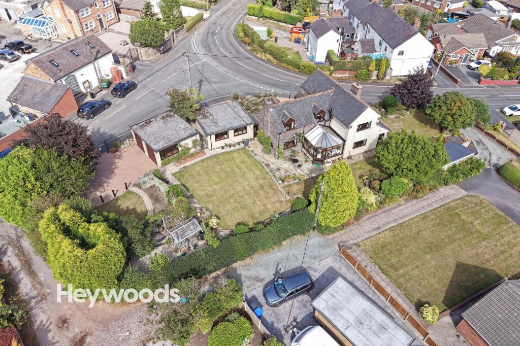 House in Stoke-on-Trent - More