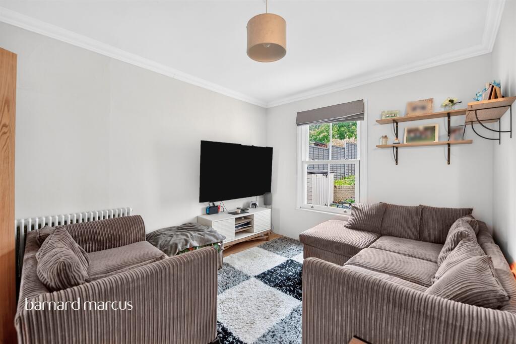 House in Redhill - View 4