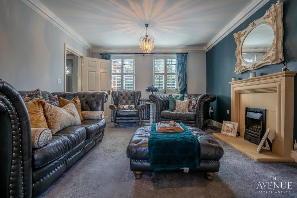 House in Romford - More