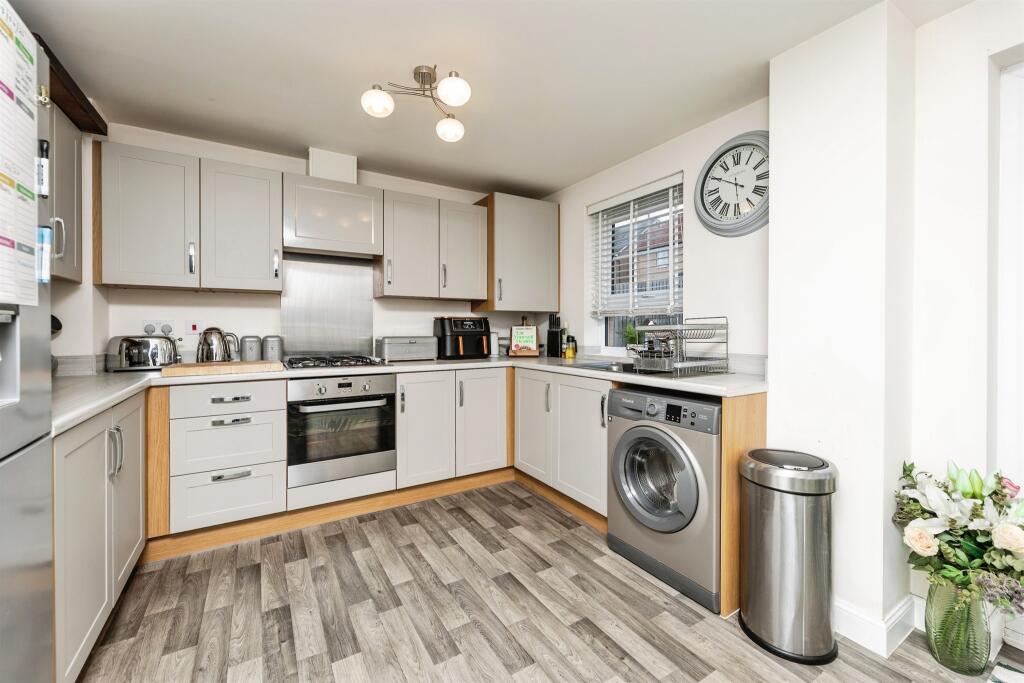 Paddock Rise, East Ardsley, Wakefield photo 4