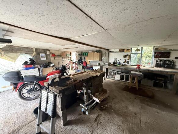 Garage / Workshop