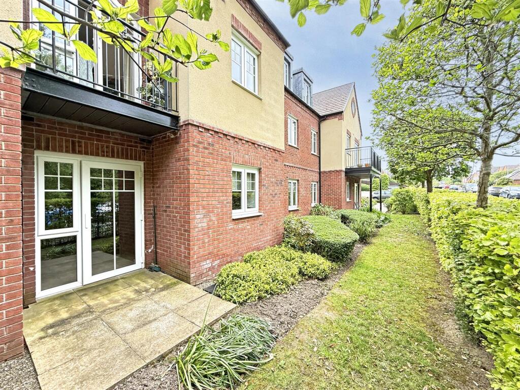 1-bed flat on Copthorne Road, Shrewsbury, £165,000