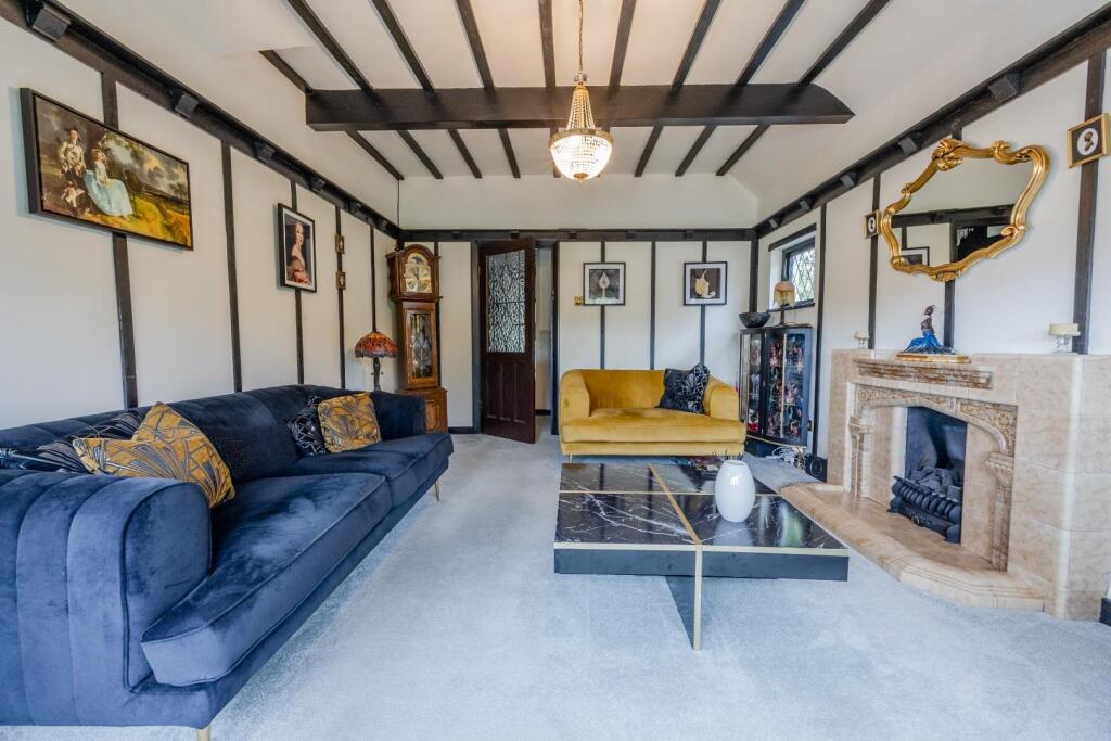 House in Southend-on-Sea - More