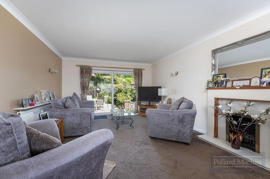 Lynne Close, South Croydon photo 3