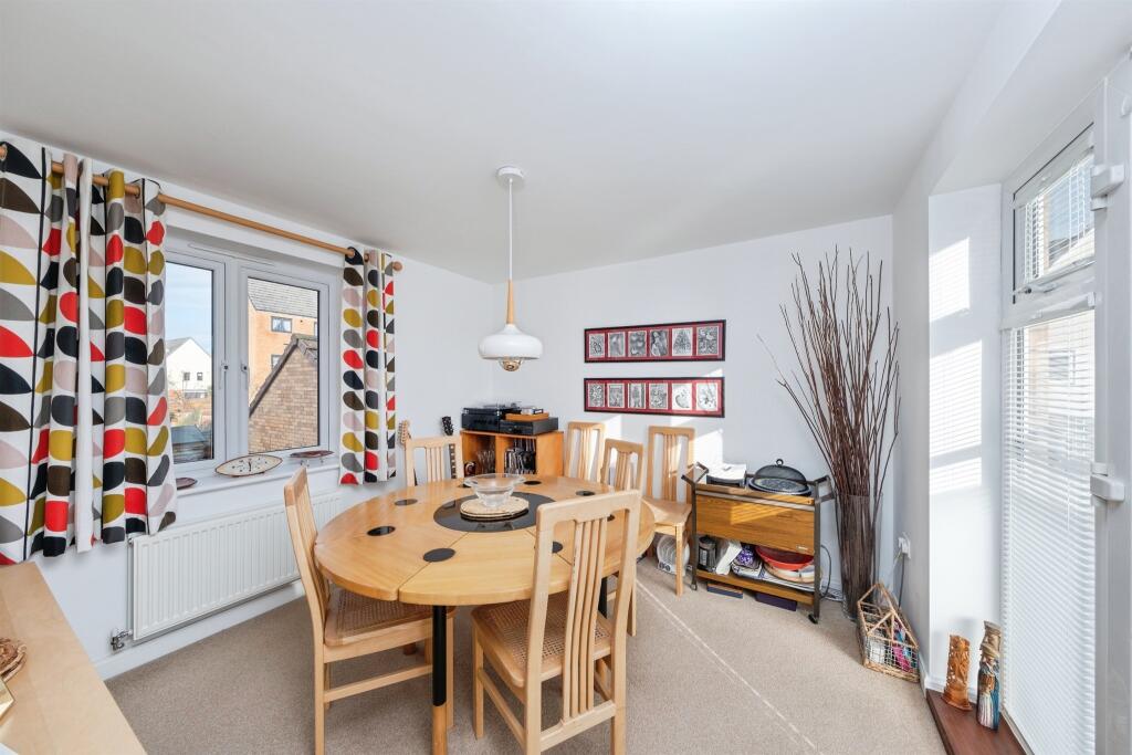 House in Milton Keynes, Fairfields - View 5