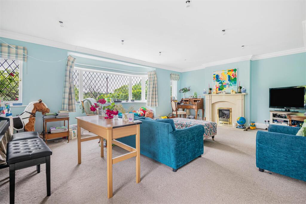 Theobald Street, Radlett photo 3