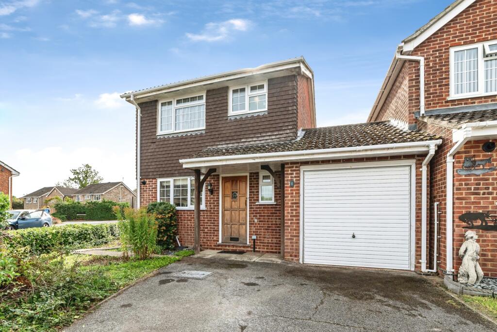 Main image of property: Forest Drive, Chineham, Basingstoke, Hampshire, RG24
