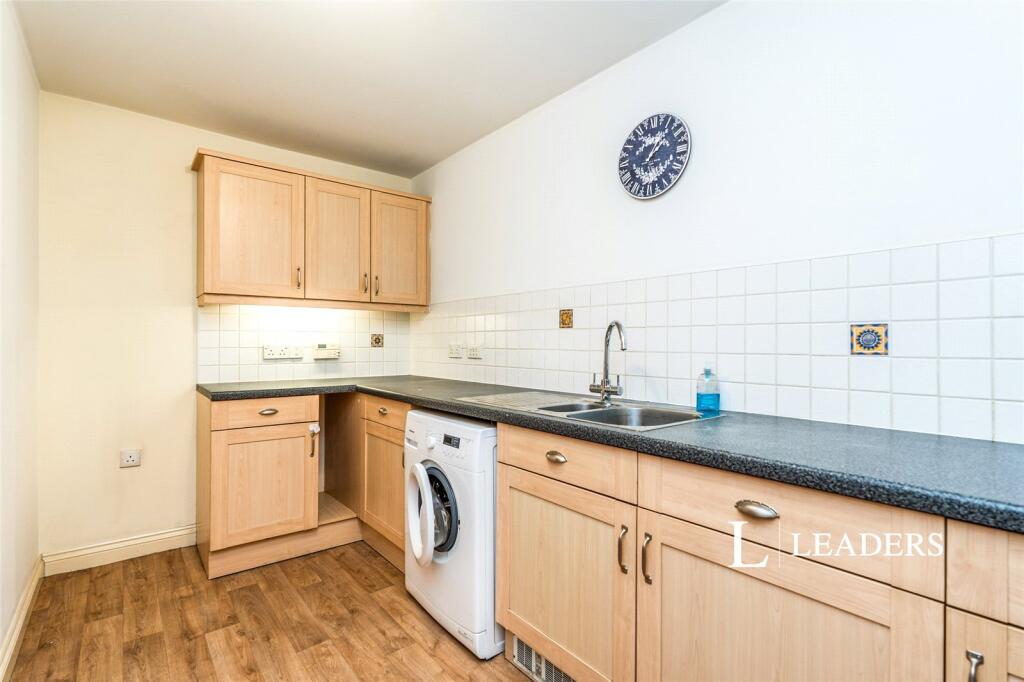 Apartment in Southampton, Millbank, Bitterne Manor - View 4