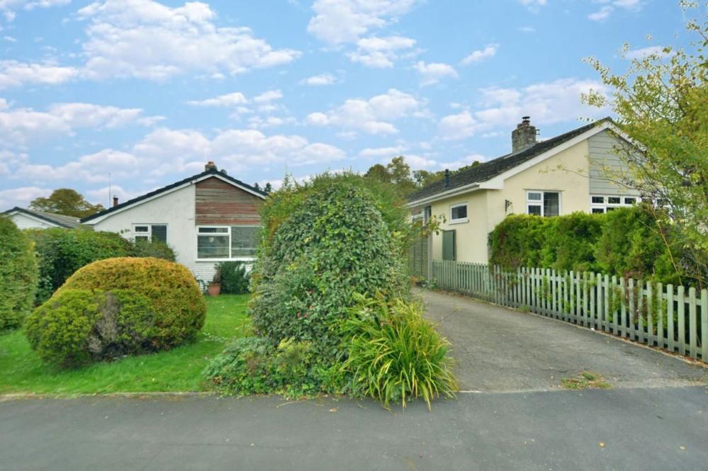 Hawk Close, Colehill, BH21 2NW photo 2