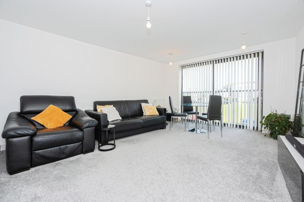 5 Southfields Green, Gravesend, DA11 photo 2